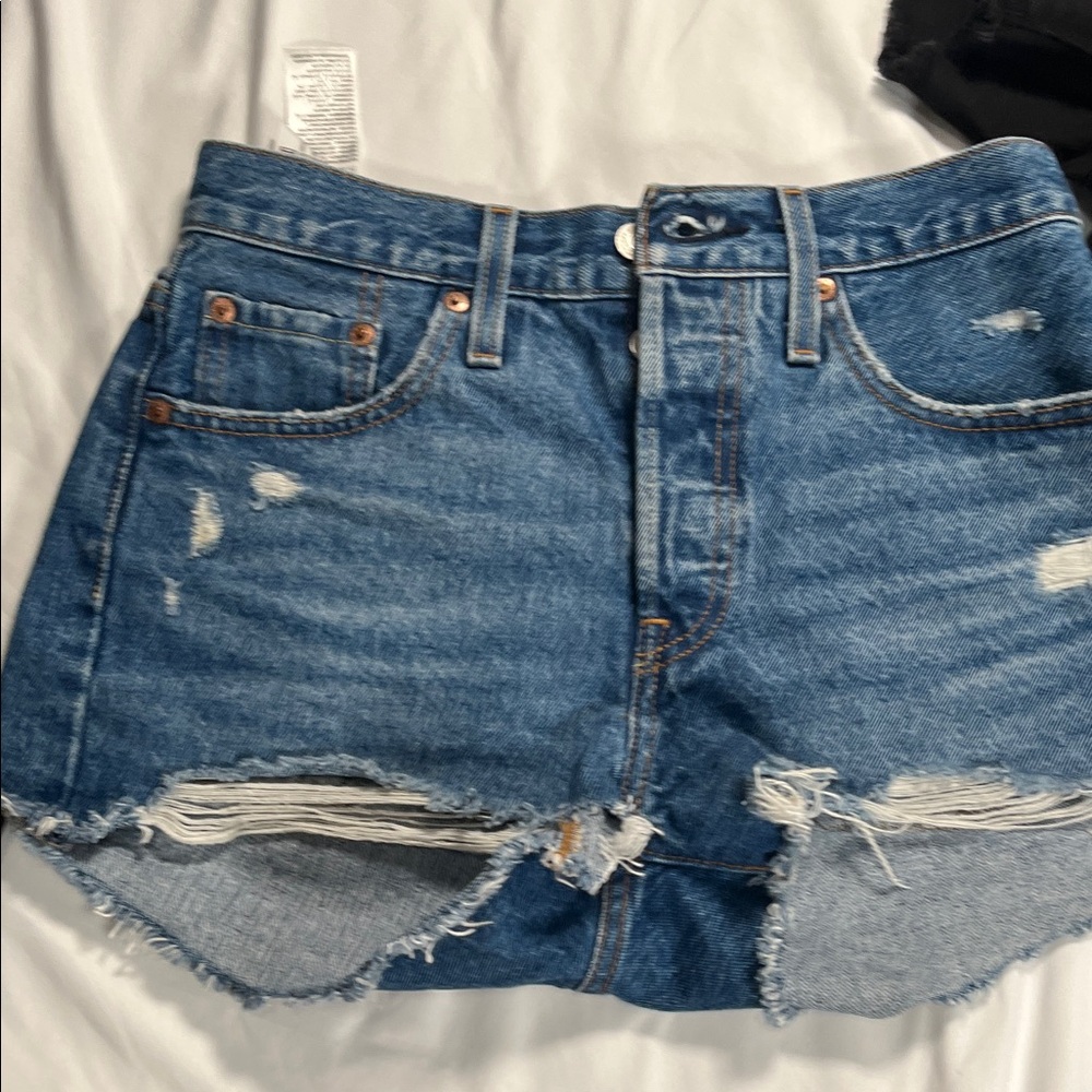 Levi’s W25Distressed Denim shorts